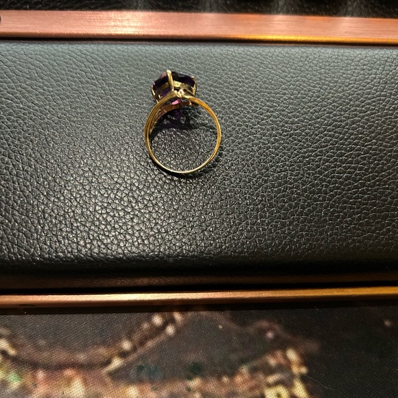 Elegant 10k Amethyst Purple Yellow Gold Ring Size 7-7.25 - Picture 3 of 7